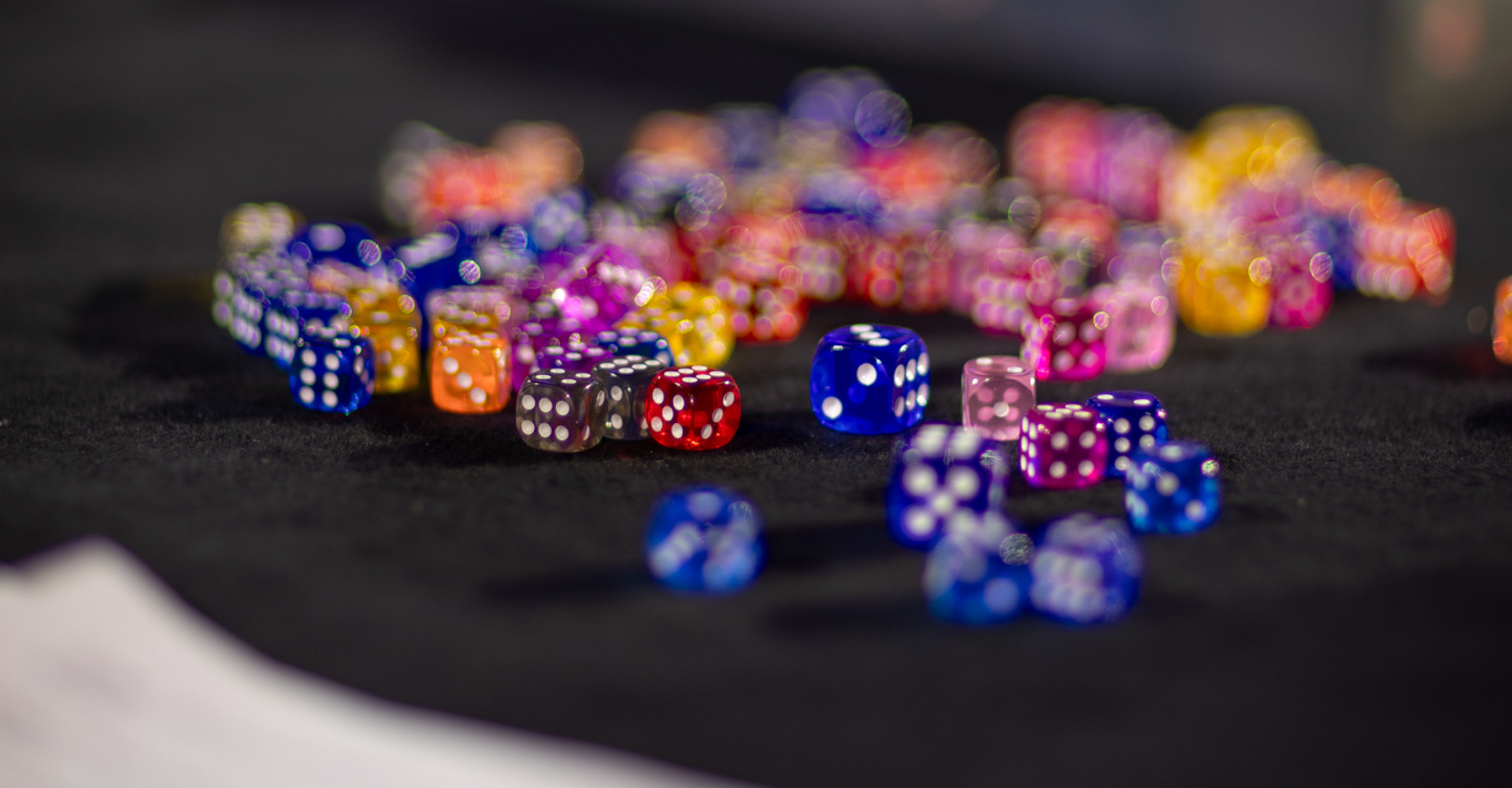 background Précommandes Set de Dés: mi-Saison 2024