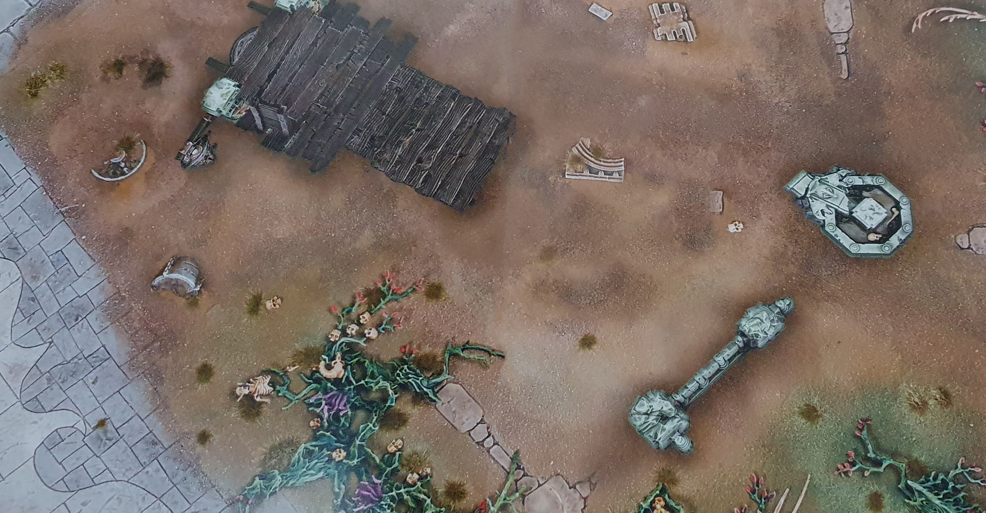 background LUDITHORYNQUE